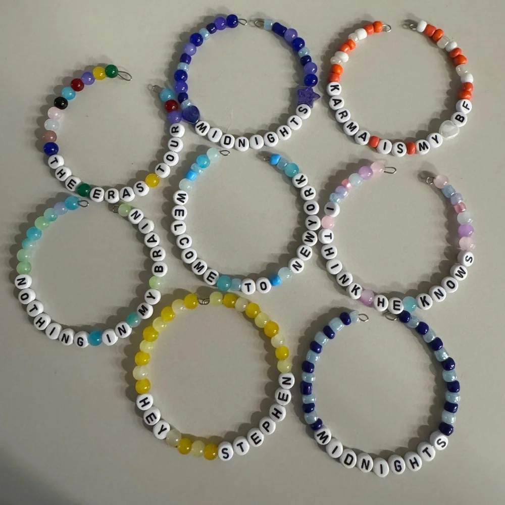 Taylor Swift Friendship Bracelets (all 8 included) - size inclusive - Picture 1 of 8